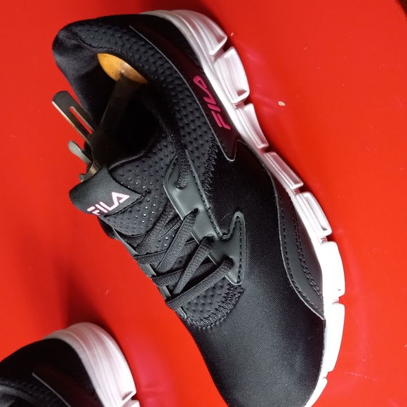 🔸- size 6.5 Fila Ladies Trazoros Energized 2 - BNIB - Picture 3 of 9